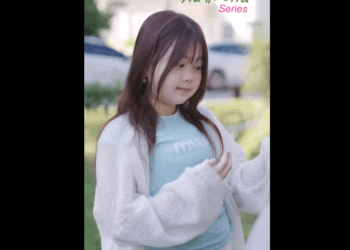 N0310037_หญ งคนน กำล งหน บางอย าง แต ทำไมพวกเขาสองคนถ งม สร อยคอเหม อนก_part2