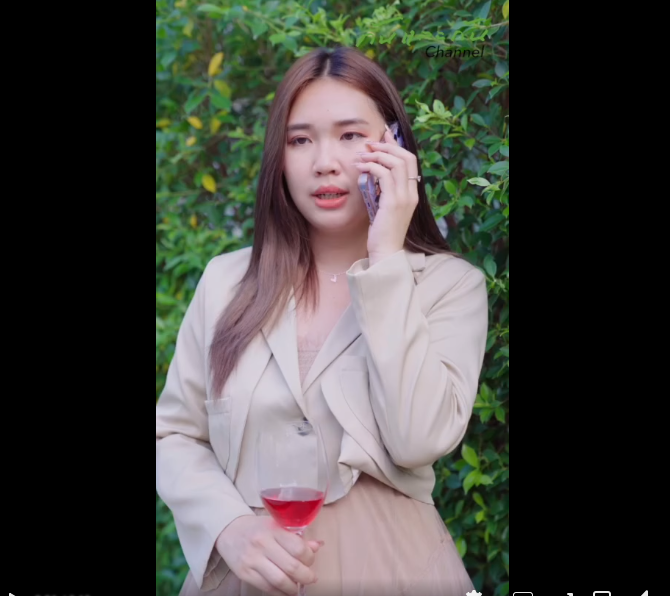 N0510055_ชายคนน งล กค าว ไอพ ยกกระเป กค าว ไอพ เลยทำแบบน บเขา_part2