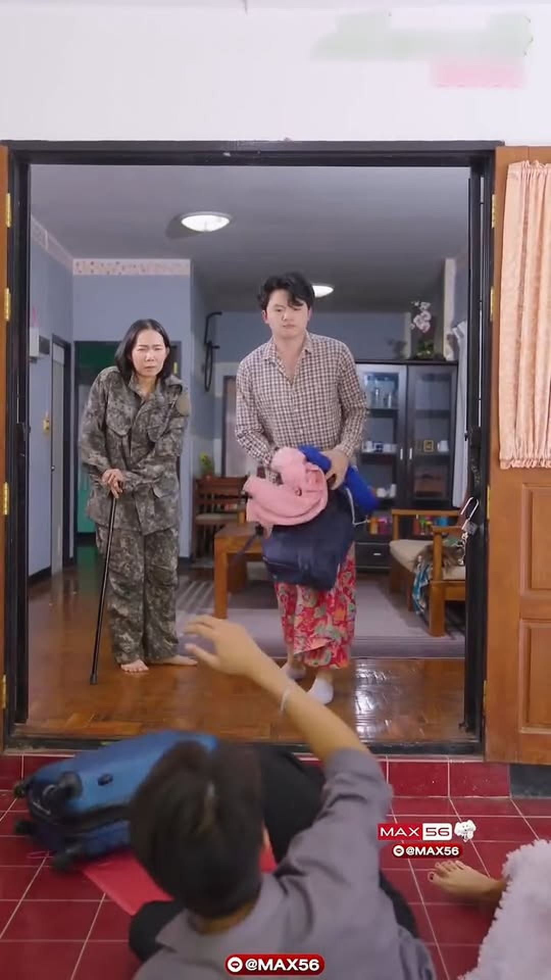 N1003044 รอดจากสงครามภายนอก...แต แพ สงครามในห วใจของคนในบ าน! part2